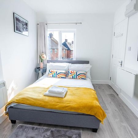 No 01 Small Studio Flat In Aylesbury Town Station Apartment ภายนอก รูปภาพ