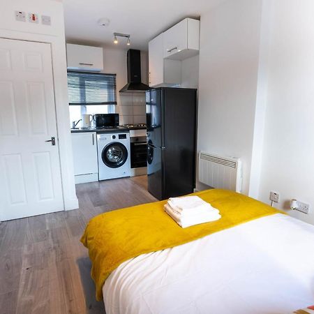 No 01 Small Studio Flat In Aylesbury Town Station Apartment ภายนอก รูปภาพ